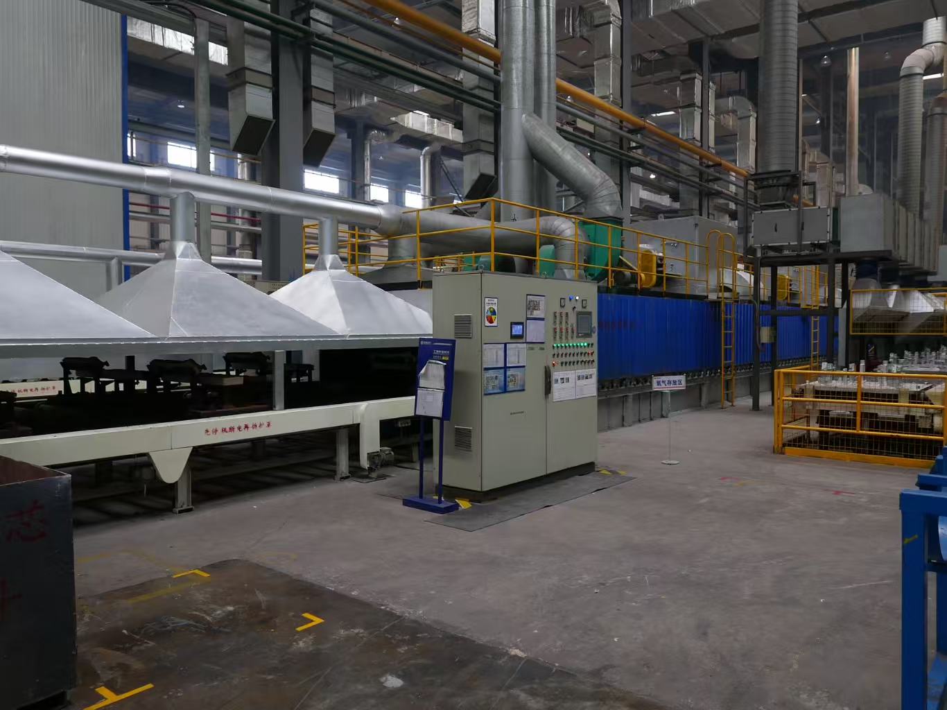 Dust collector for foundry use