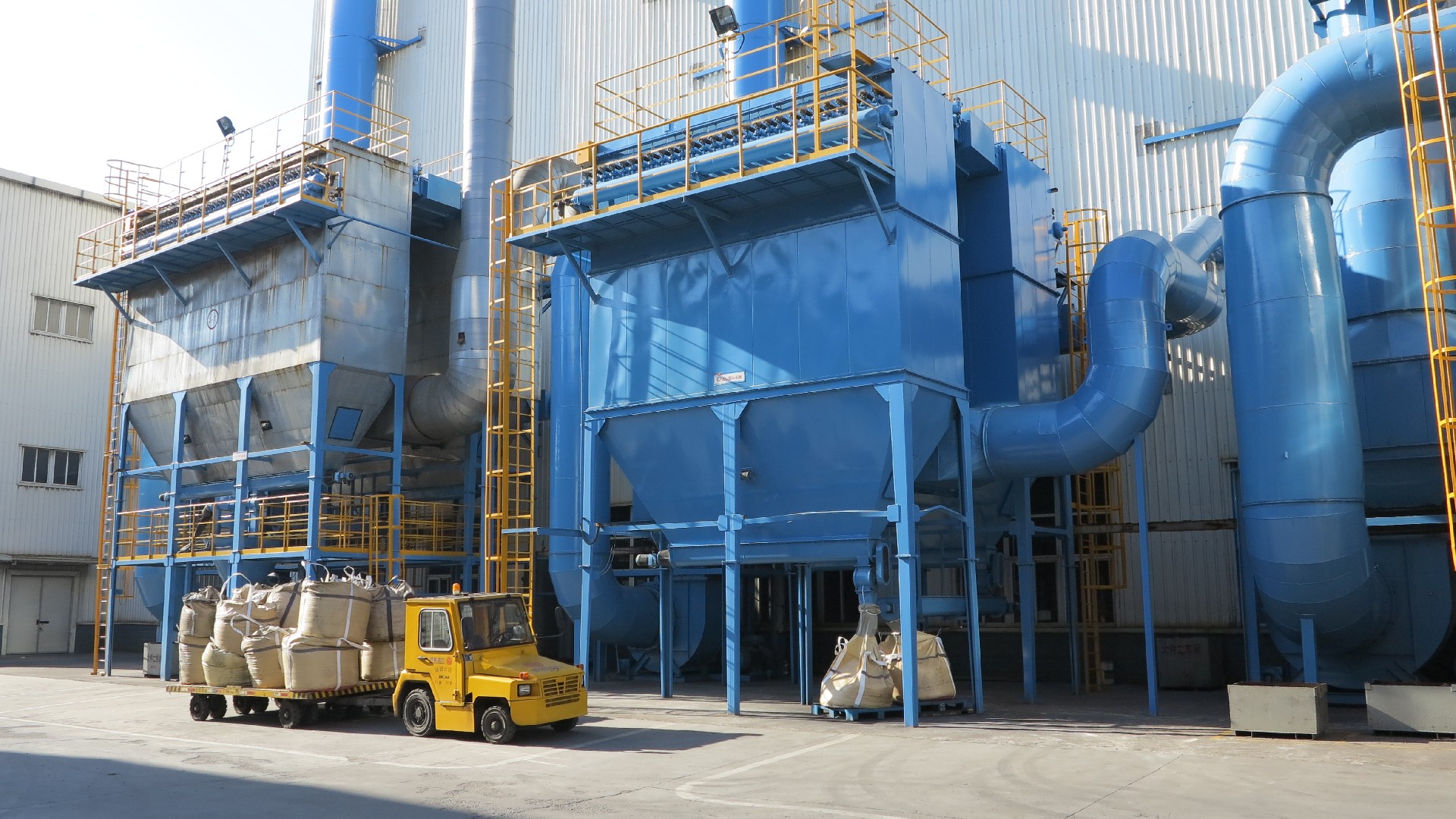 Dust collector for special casting sand treatment